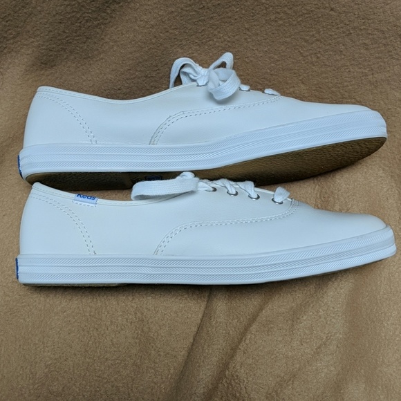 NEW! White Leather Keds size 7! - Picture 2 of 5